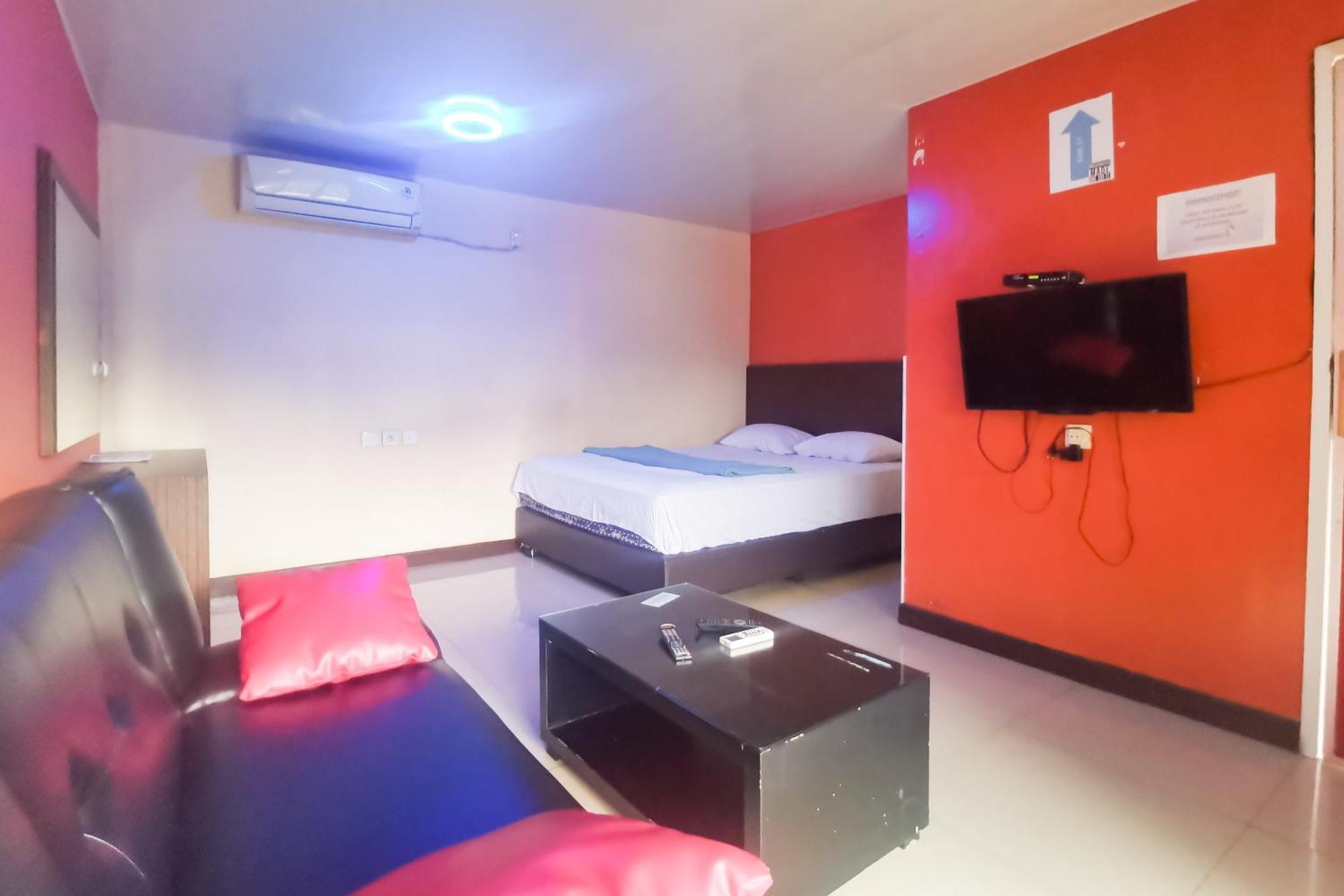Hotel Container Inn Mitra Reddoorz Gadok エクステリア 写真