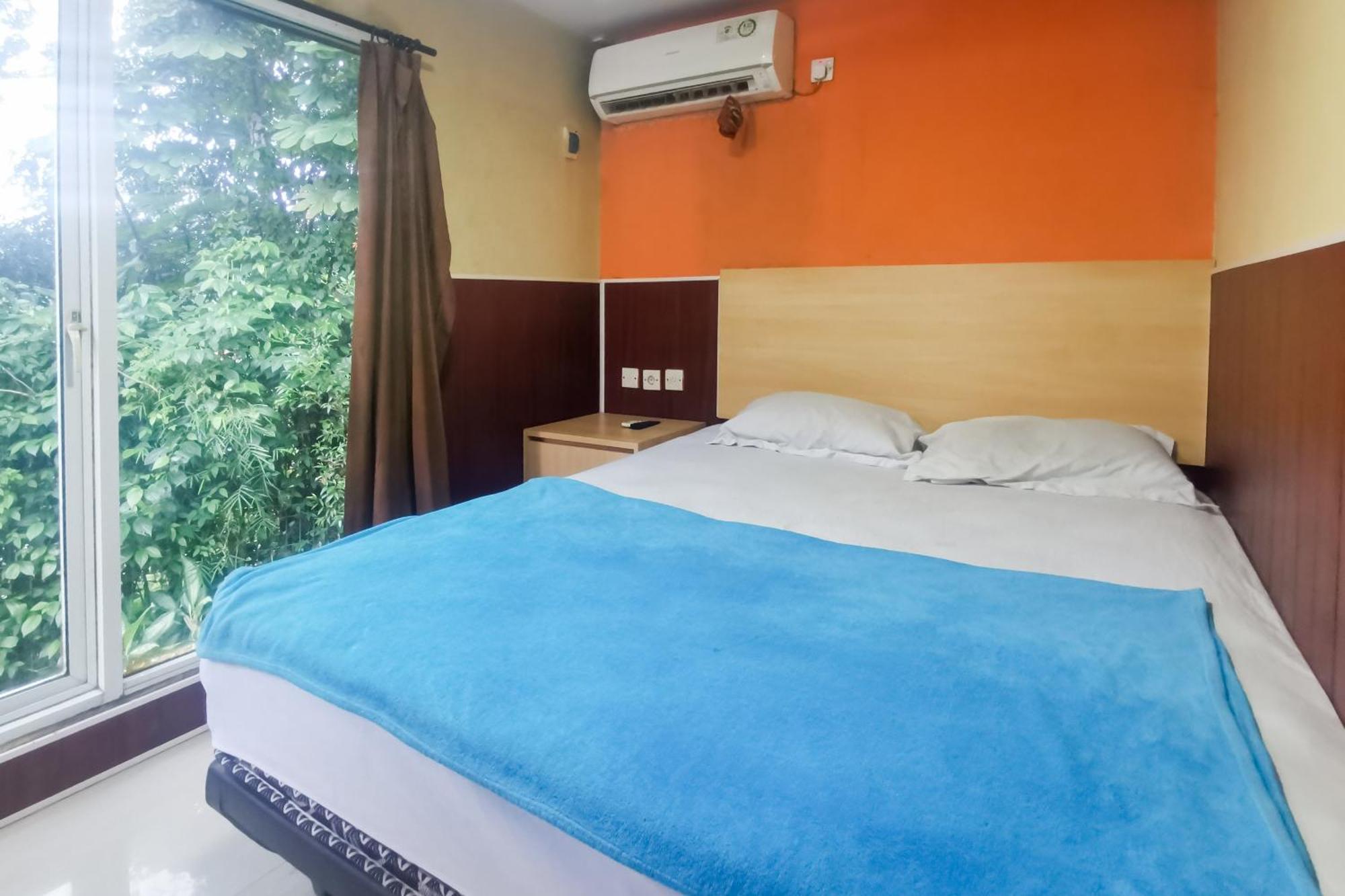 Hotel Container Inn Mitra Reddoorz Gadok エクステリア 写真