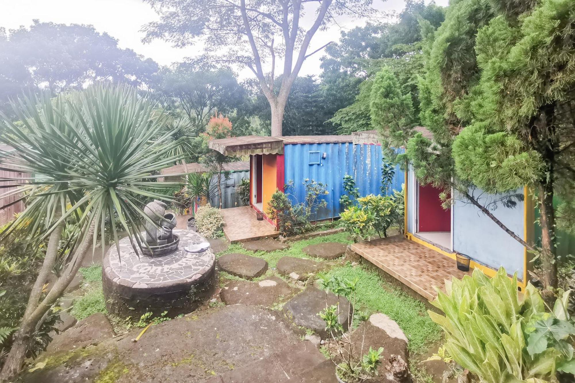 Hotel Container Inn Mitra Reddoorz Gadok エクステリア 写真